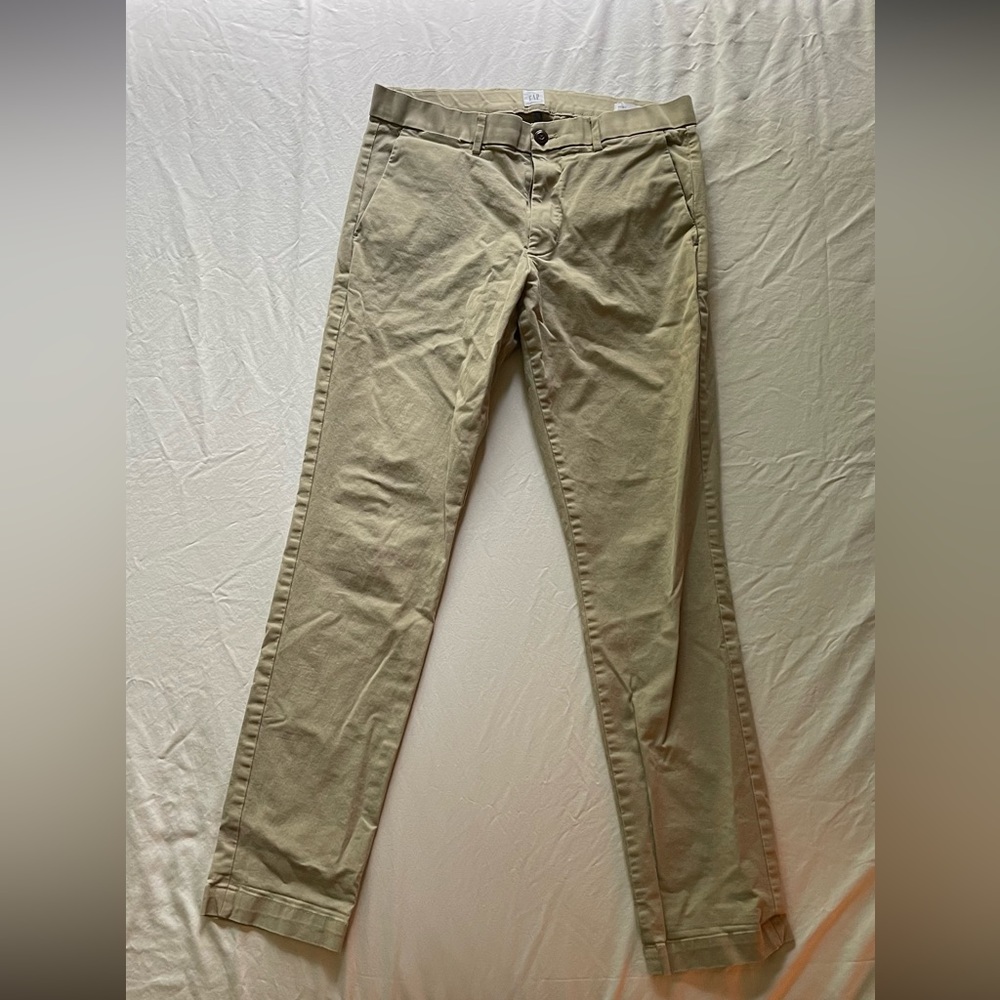 GAP Men’s 32/32 khakis